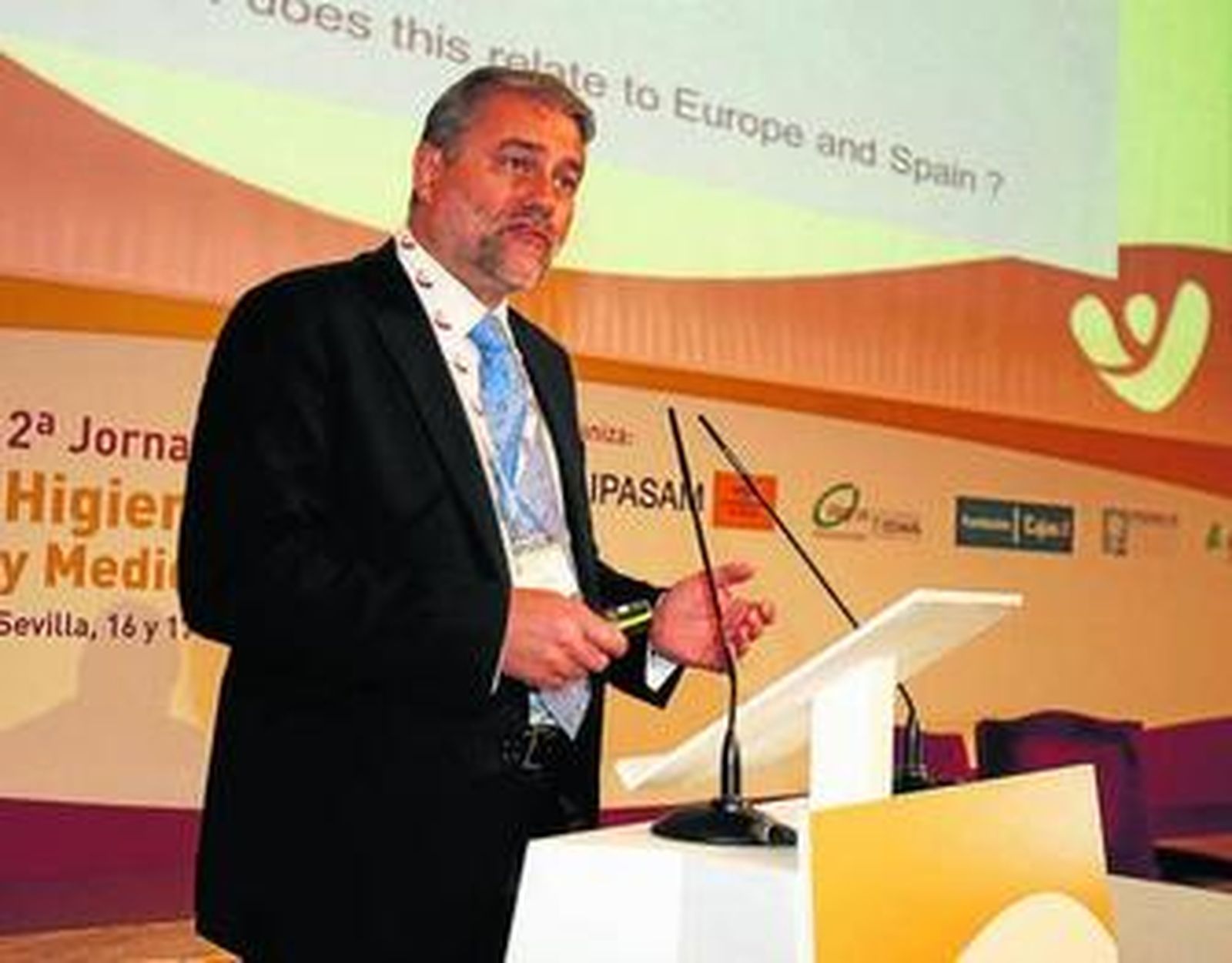Newman, durante su ponencia sobre la gestión de residuos en Europa.