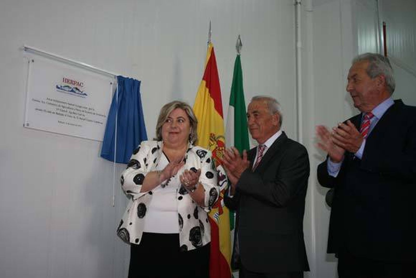 Clara Aguilera inaugura la nueva fábrica de salazones y conservas Herpac, en Barbate  Foto: Manuel Aragon Pina