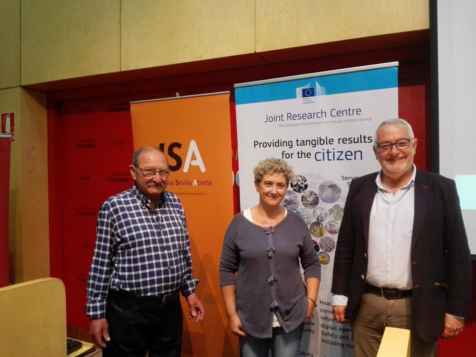 Manuel Lara (Parque Miraflores), Lola García (Red contra la pobreza) y Manuel Machuca (moderador) esta semana.
