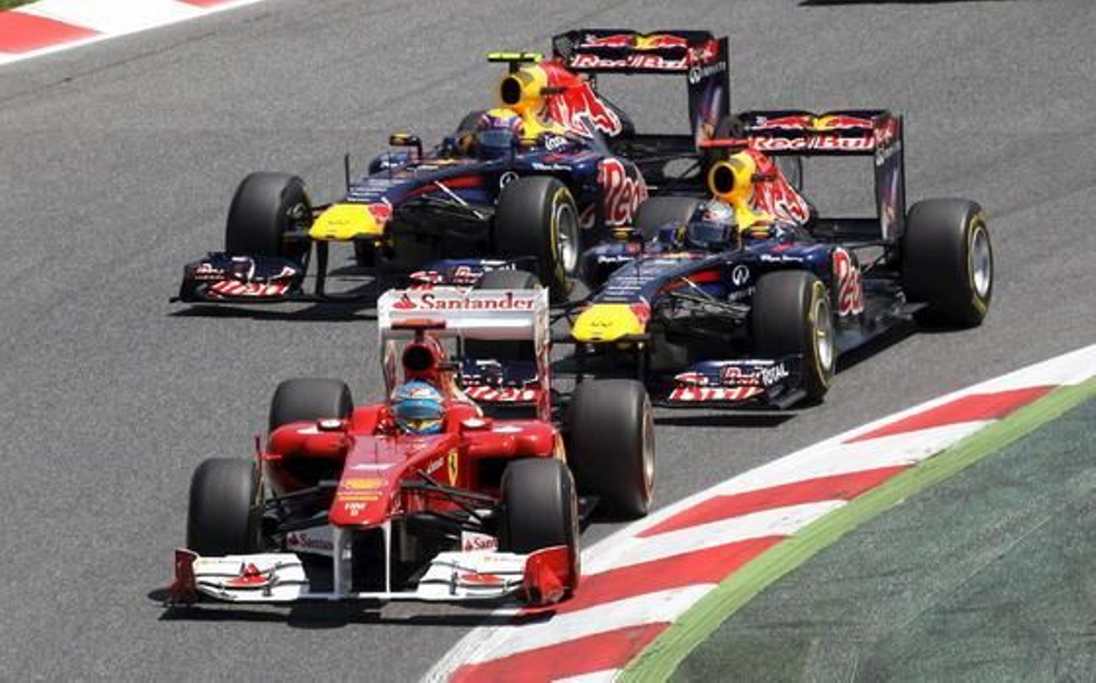 Vettel vuelve a ganar en Montmeló. Alonso acaba quinto.

Foto: EFE