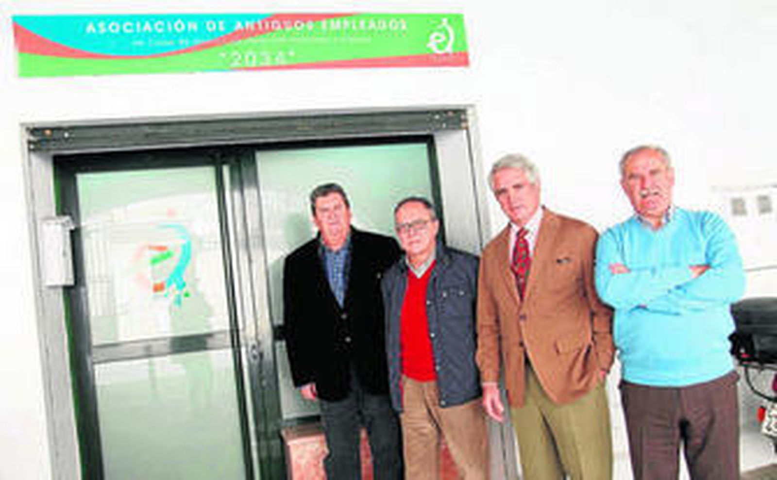 De izquierda a derecha, Jesús Jurado, Antonio Torrent, Álvaro de la Calle y Juan Apresa, días atrás ante la sede de la asociación.