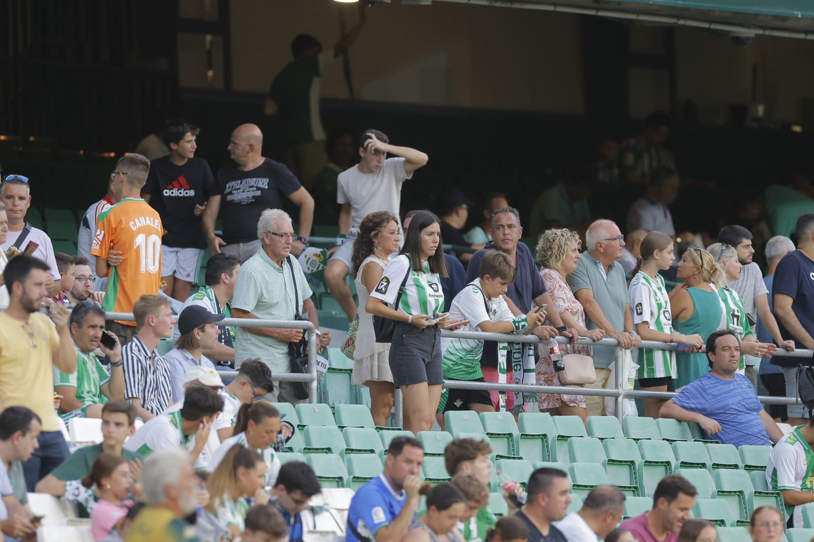 Búscate en las fotos del Betis-Atlético de Madrid