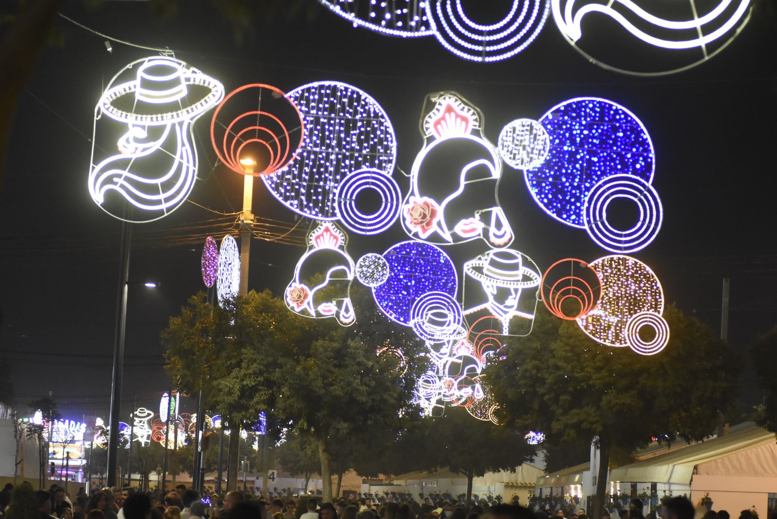 El encendido de la portada de la Feria de Córdoba, en fotografías