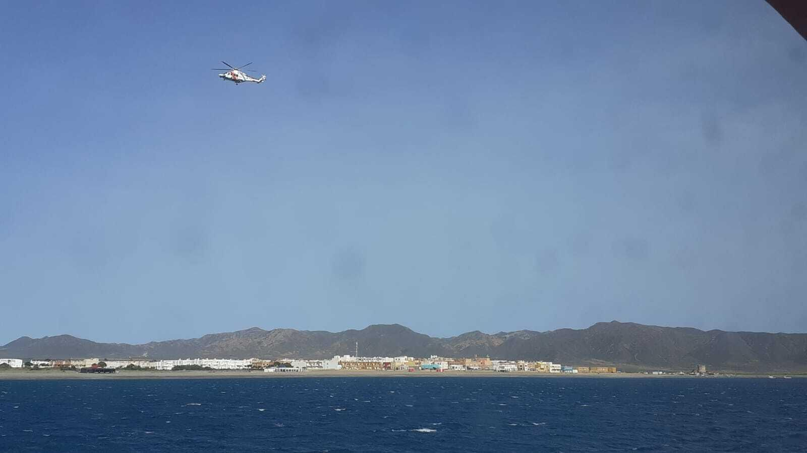 Reinician la búsqueda del bañista desaparecido en la playa de San Miguel de Cabo de Gata