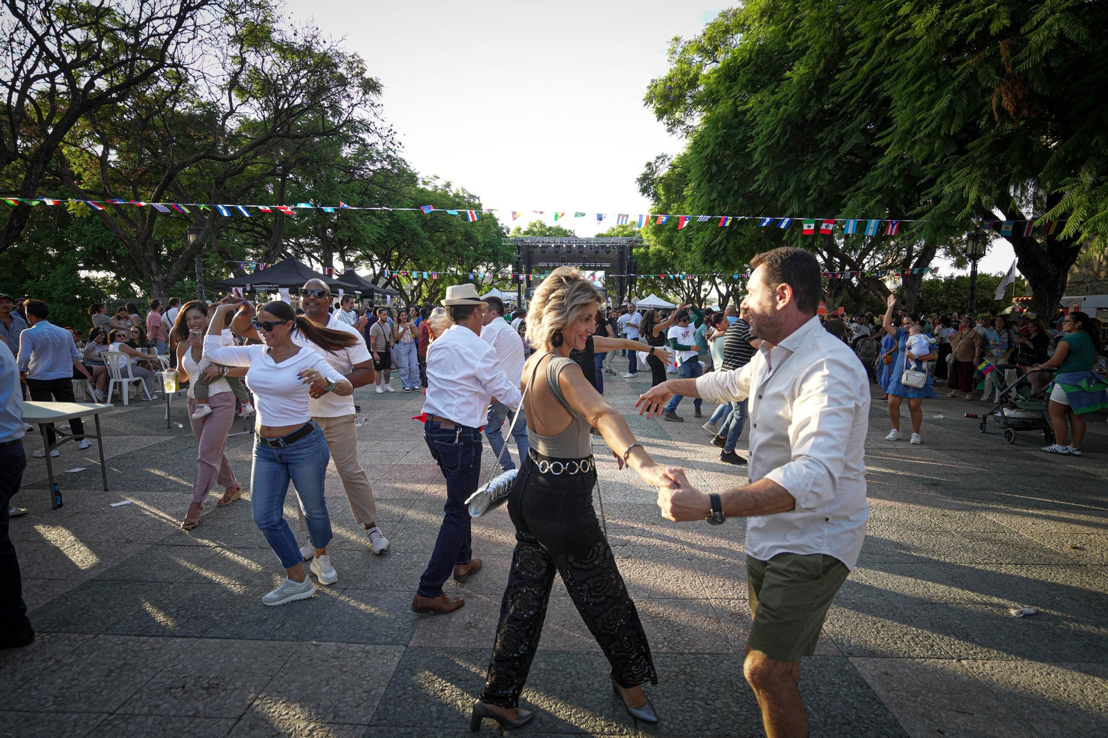 Imágenes de la fiesta Alma Hispana y la Noche Azul y Blanca en Jerez