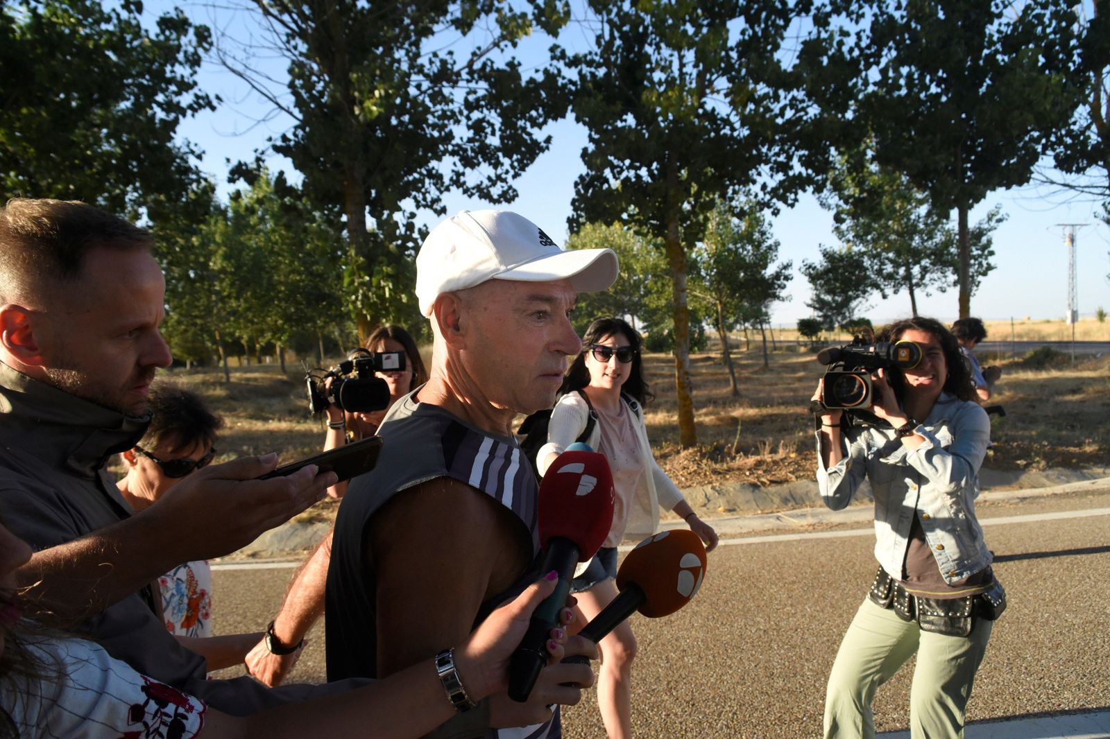 Santi Potros saliendo de la cárcel.
