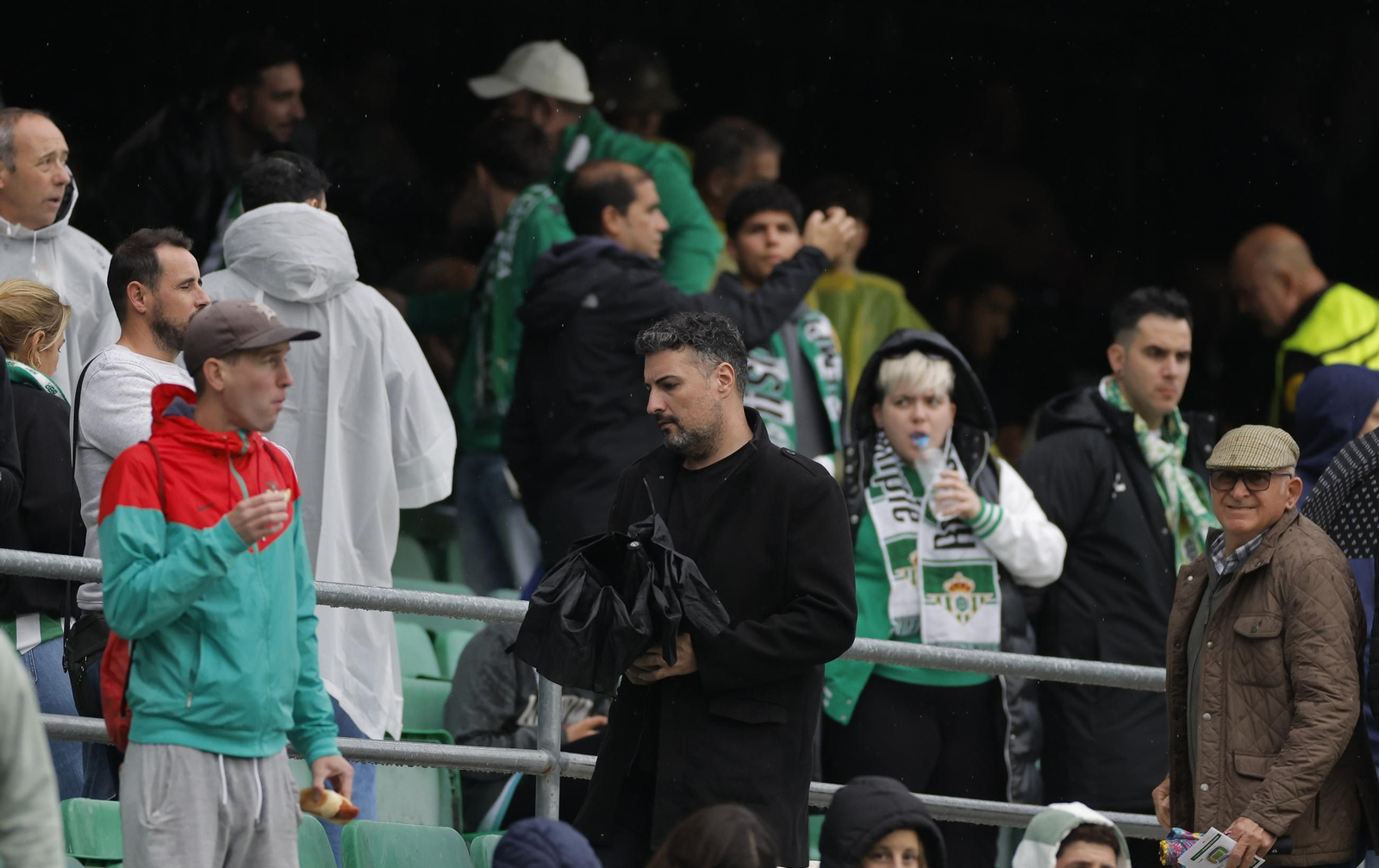 Búscate en las fotos del Betis - Vitoria Guimaraes