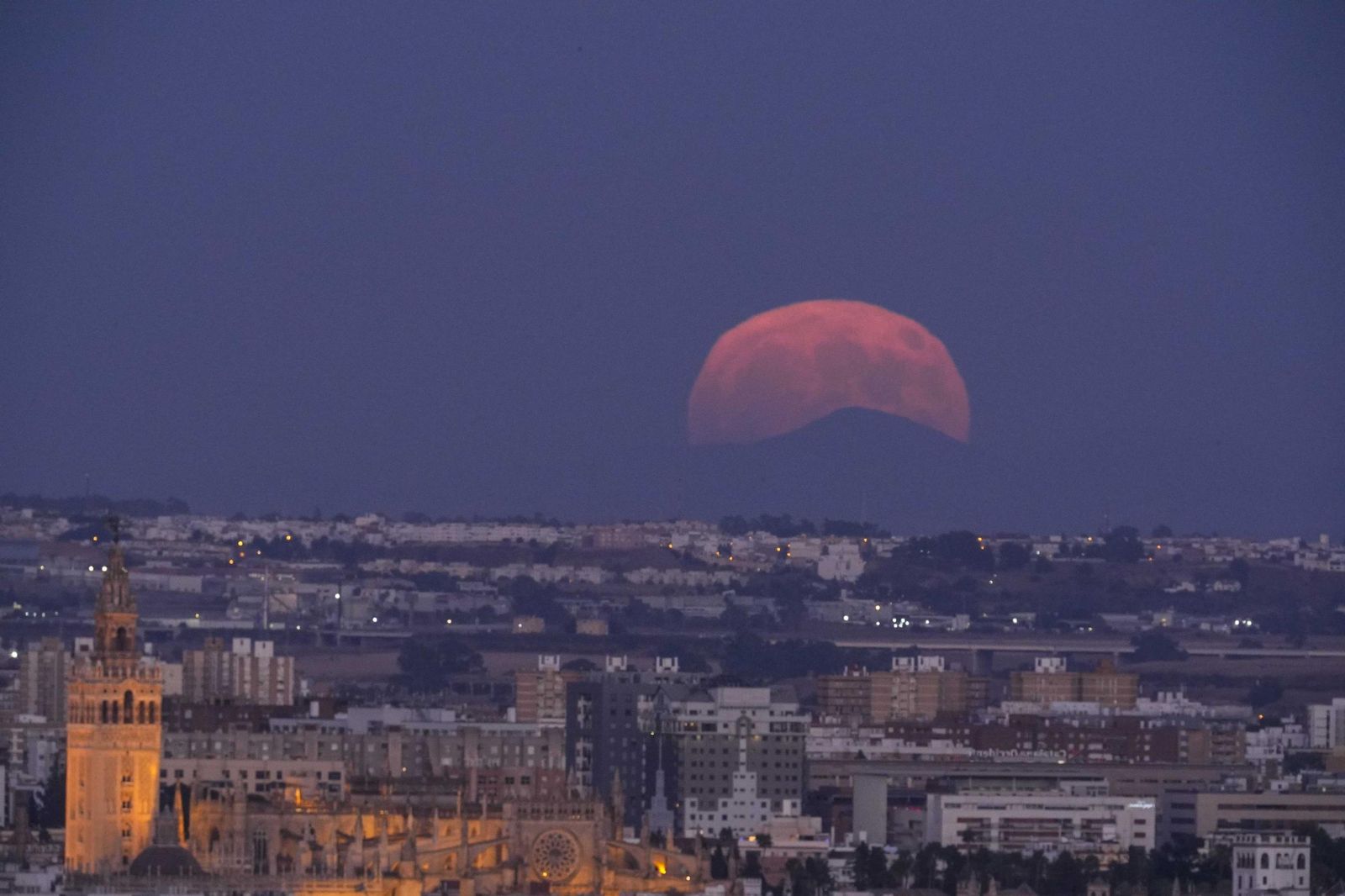 La Superluna azul captada en diferentes partes del planeta: un disfrute visual de la Luna del Esturión