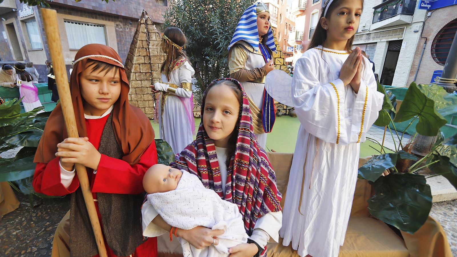 Imágenes del Belén Viviente del Colegio María Inmaculada en la Plaza Niña