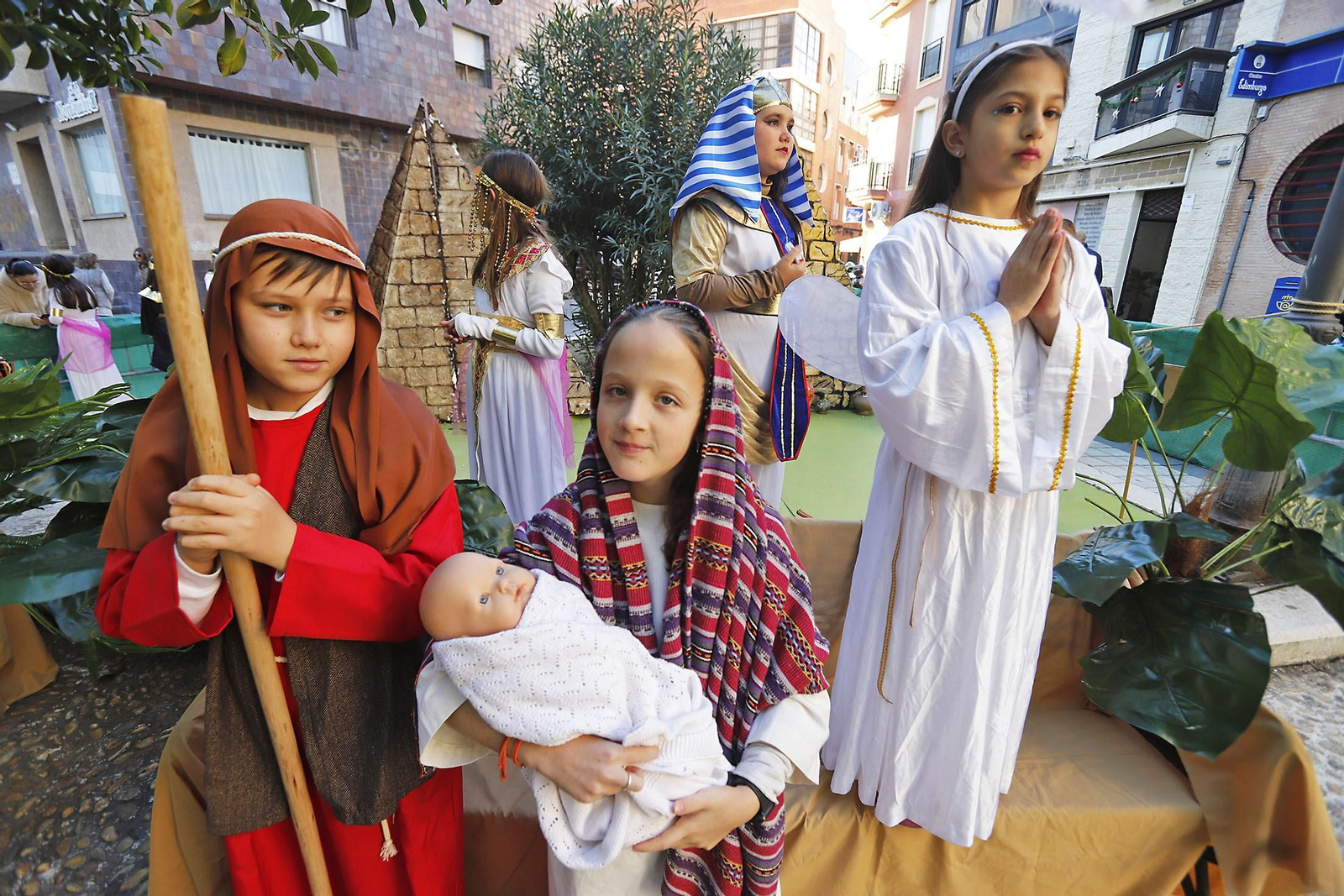 Imágenes del Belén Viviente del Colegio María Inmaculada en la Plaza Niña