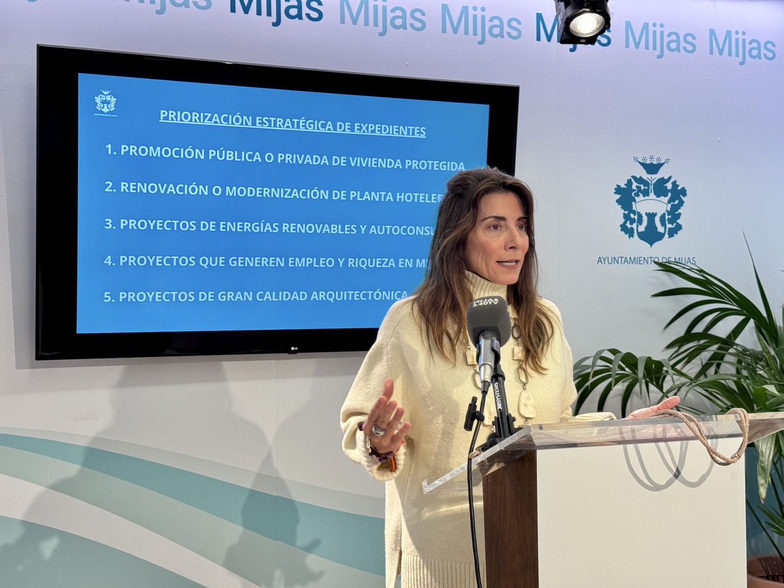 La alcaldesa, Ana Mata, en la presentación de instrucción de Urbanismo de Mijas.