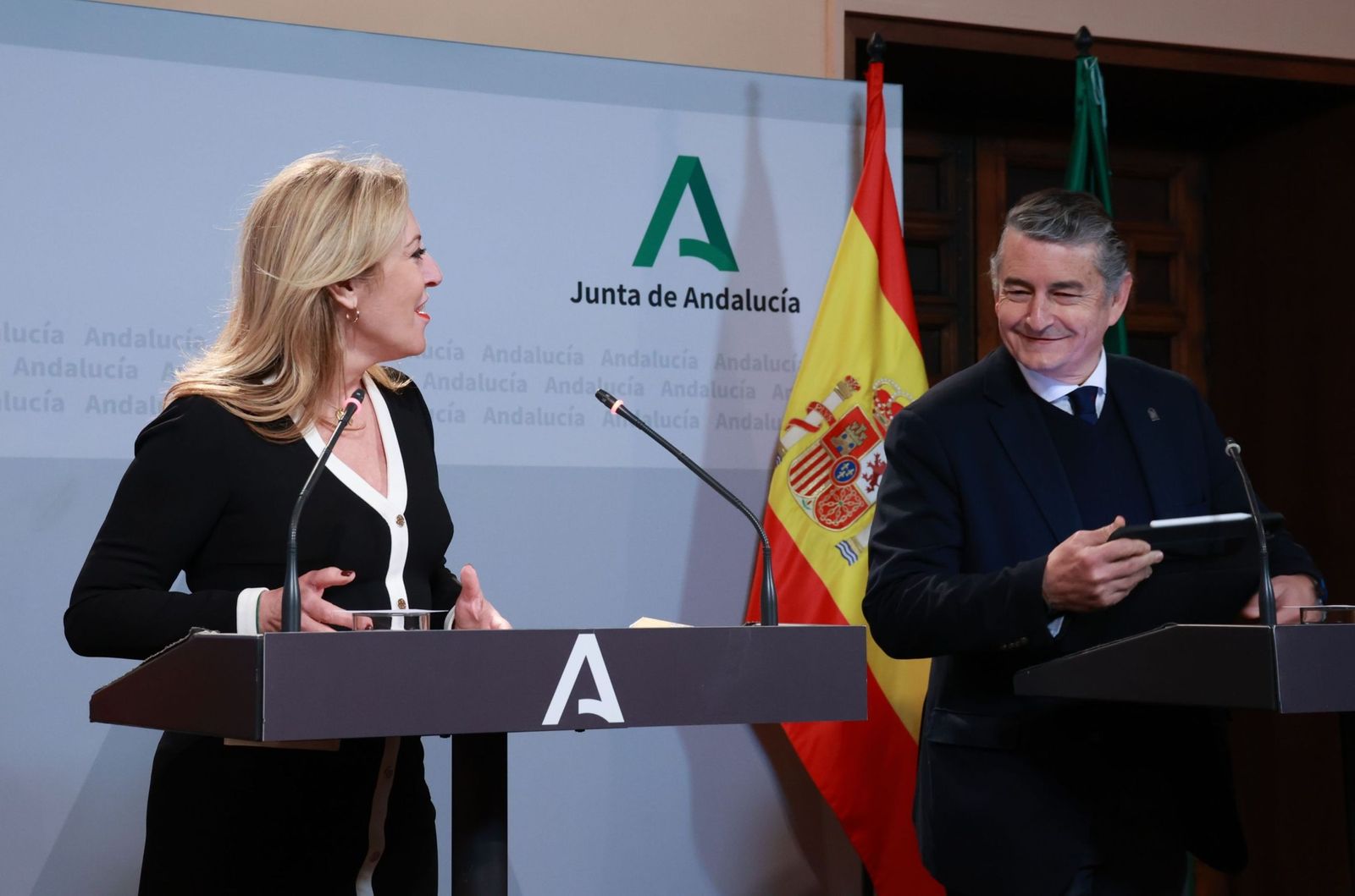 Los consejeros de Economía y Sanidad, Carolina España y Antonio Sanz respectivamente, en la rueda de prensa tras el Consejo de Gobierno
