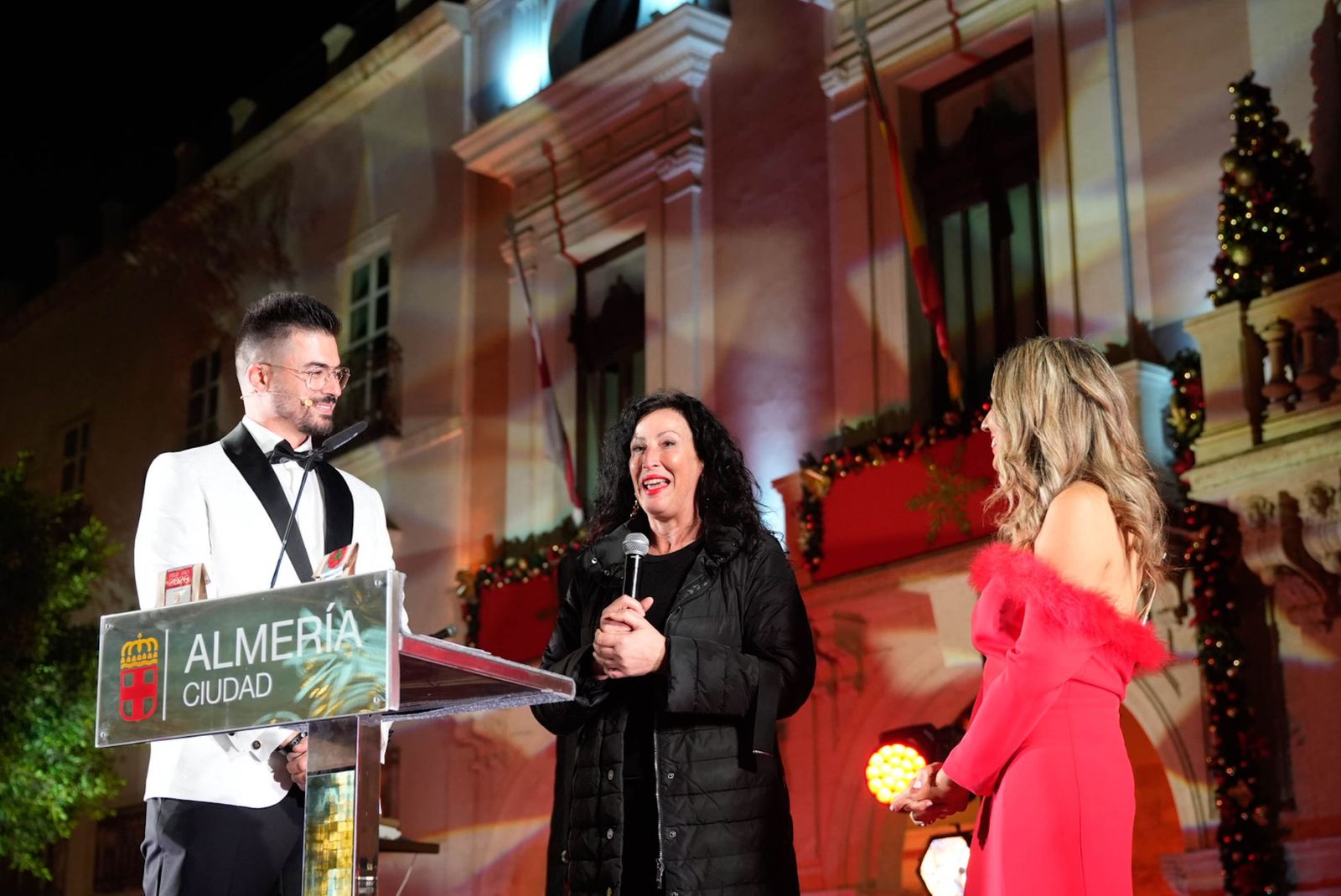 Almería despide con los 12 tomates cherry de la suerte el año 2025