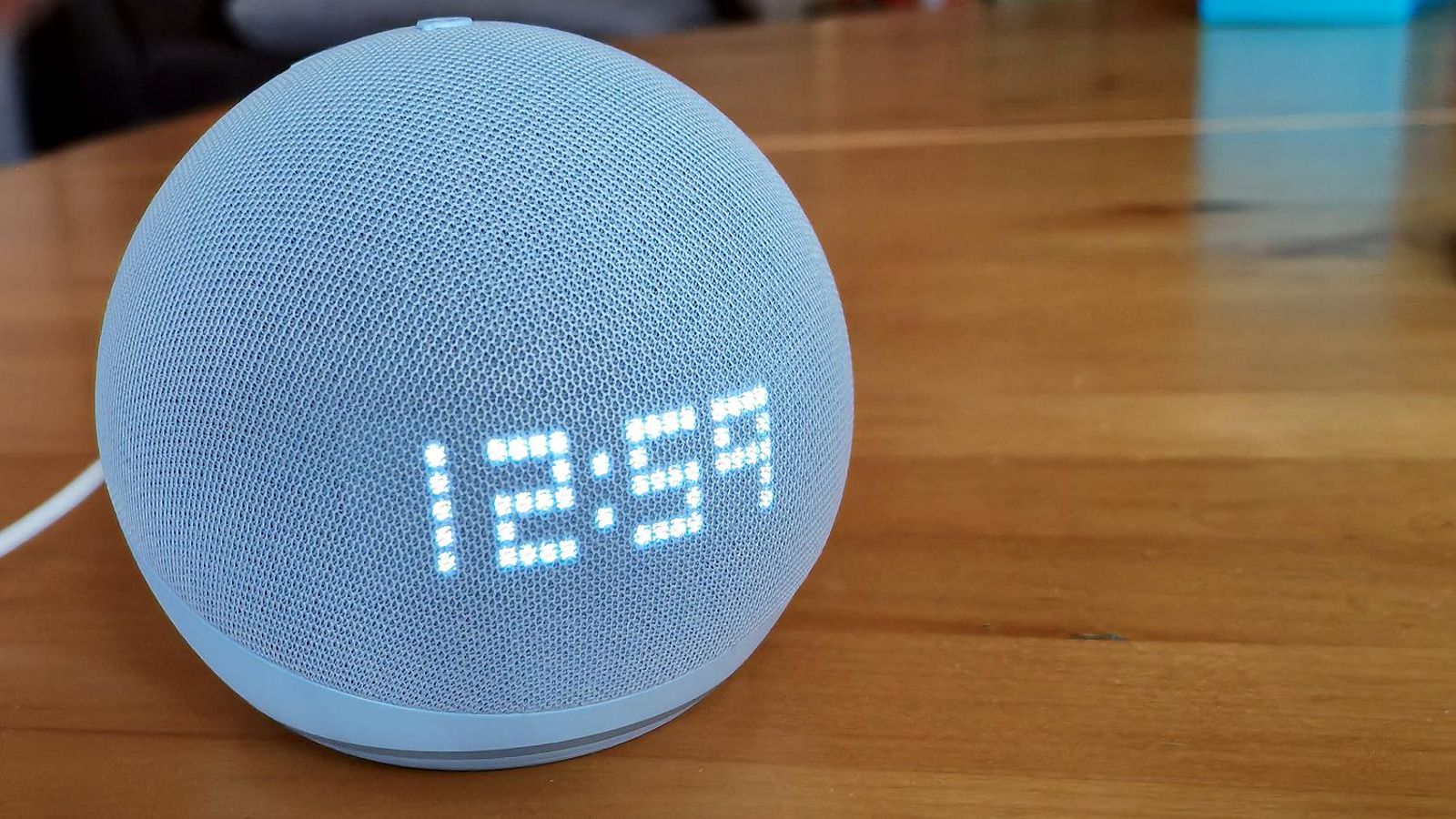 Altavoz inteligente de Amazon Echo Dot con reloj (quinta generación).