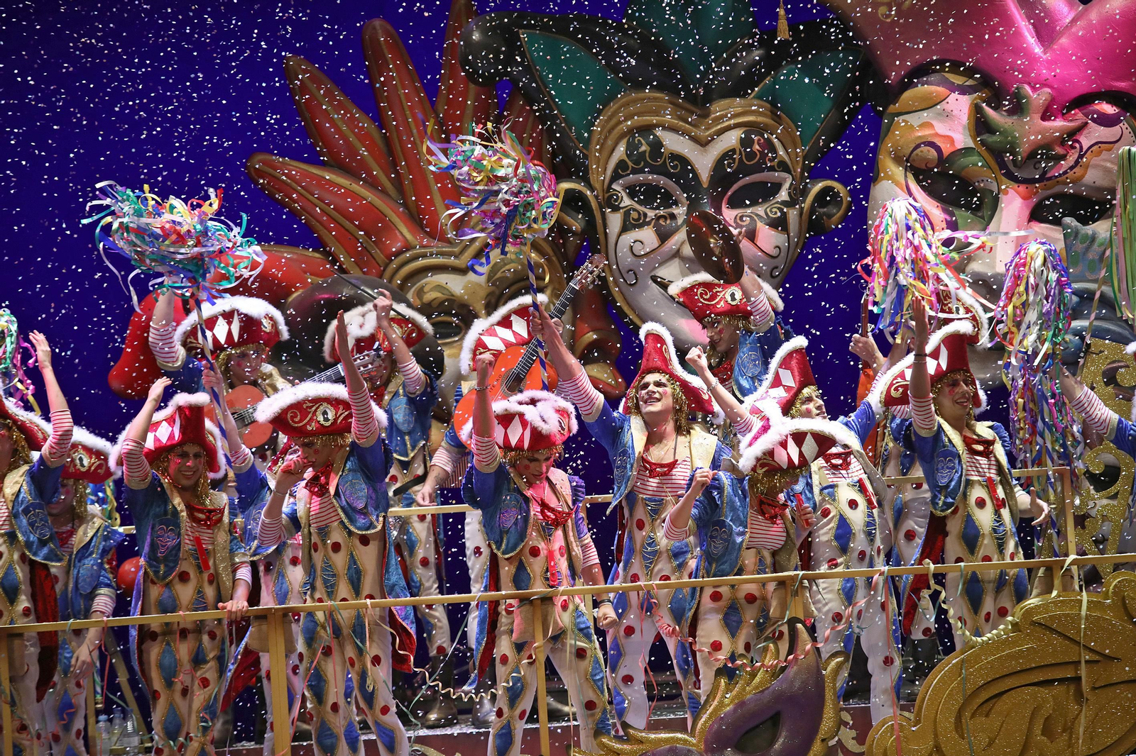 Actuación de la comparsa 'Despues de Cádiz, ni hablar'