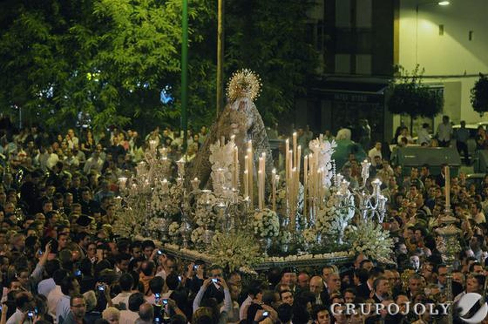 La Macarena recorre su barrio.

Foto: Manuel Gomez