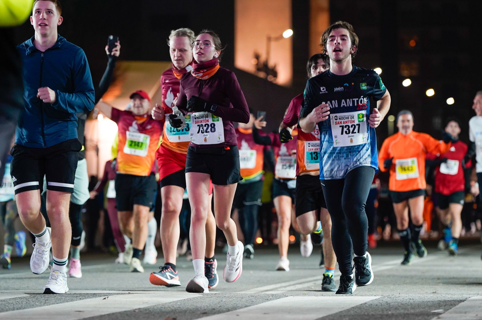 En imágenes: búscate en tu llegada a meta de la Carrera de San Antón 2026 (17)