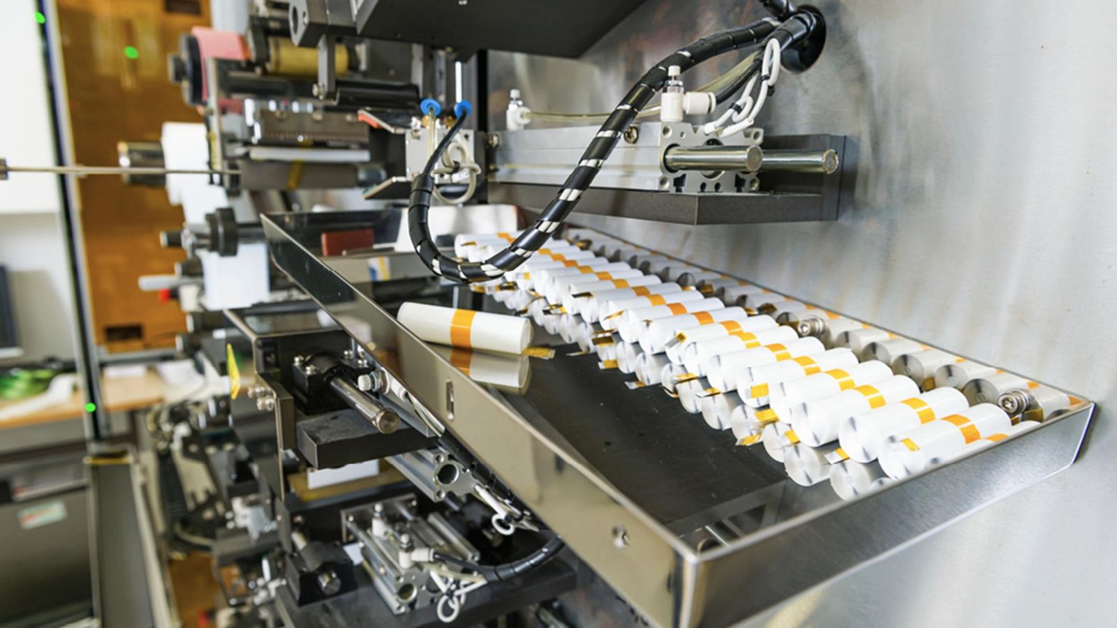 Hoy, por los bajos volúmenes de producción, estas celdas son más costosas de fabricar que las de litio; pero eso debe cambiar con el tiempo..