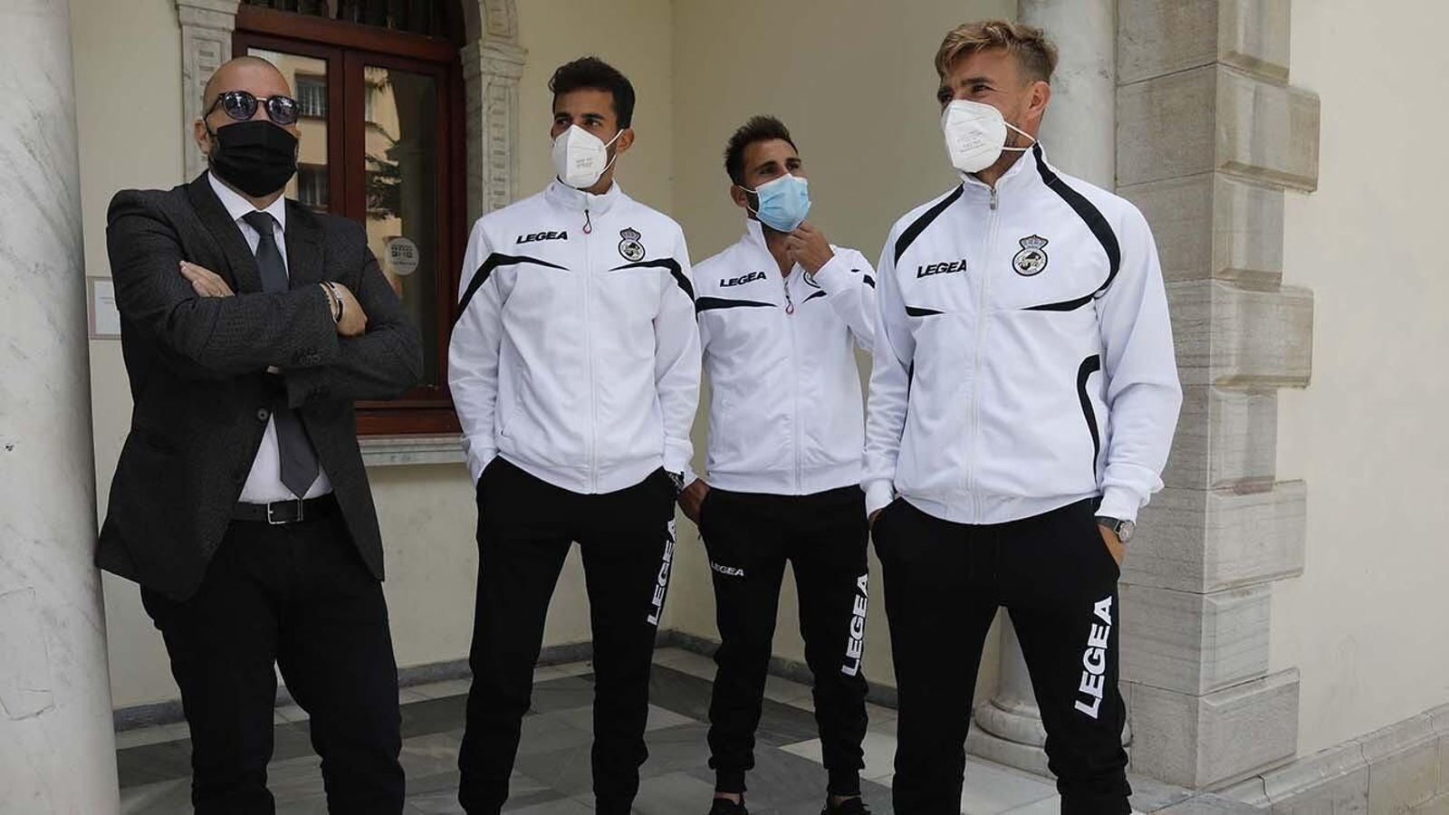 Las fotos de la recepción del Ayuntamiento de la Línea a la Balona  por su ascenso a Primera RFEF