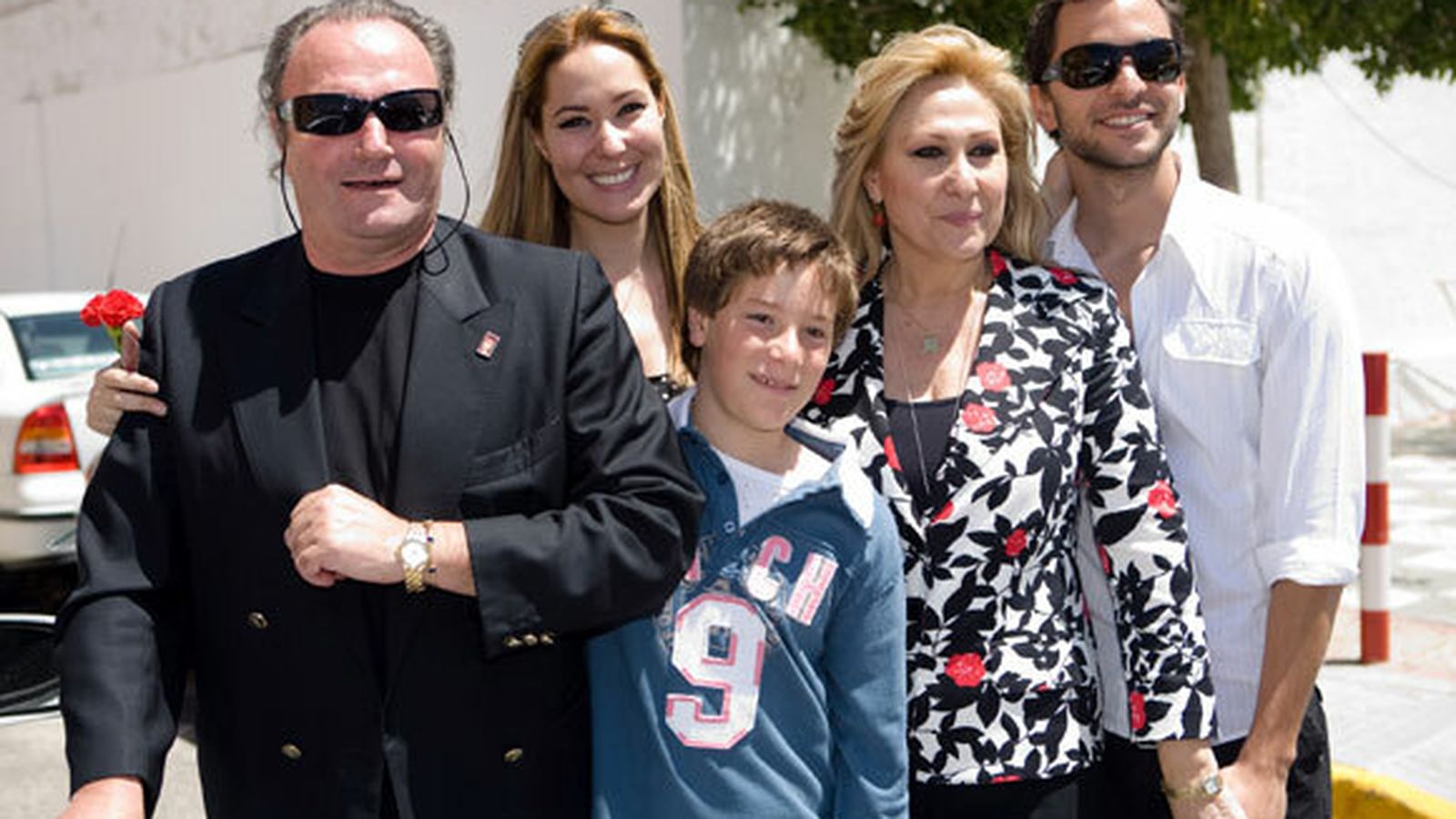 Antonio con los Mohedano, antes de que se separara de Rosario y comenzara el cruce de acusaciones.