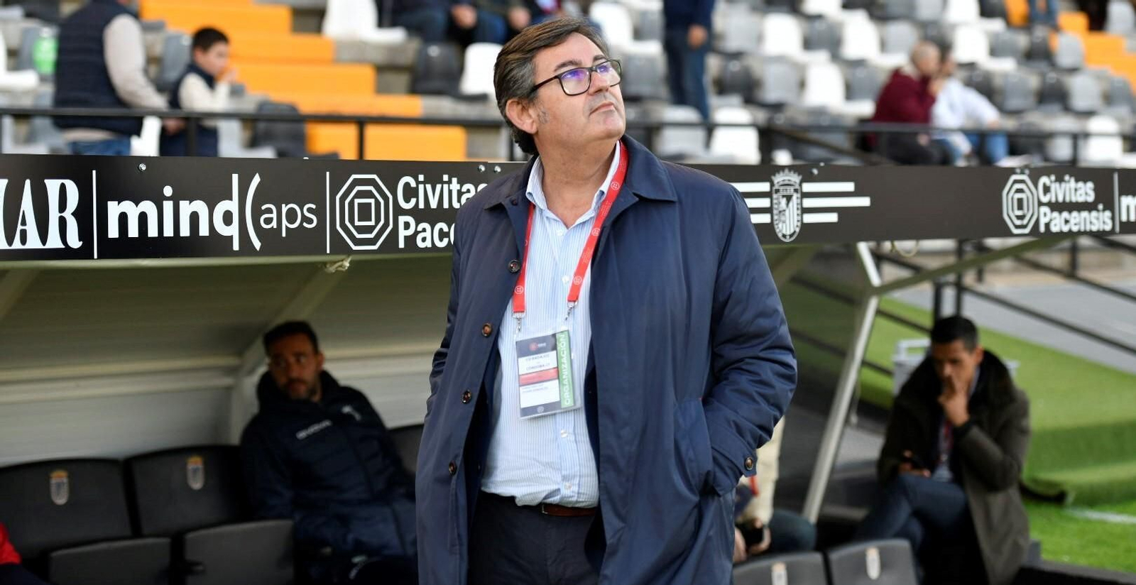 El consejero delegado del Córdoba CF, Javier González Calvo, en el Nuevo Vivero de Badajoz.