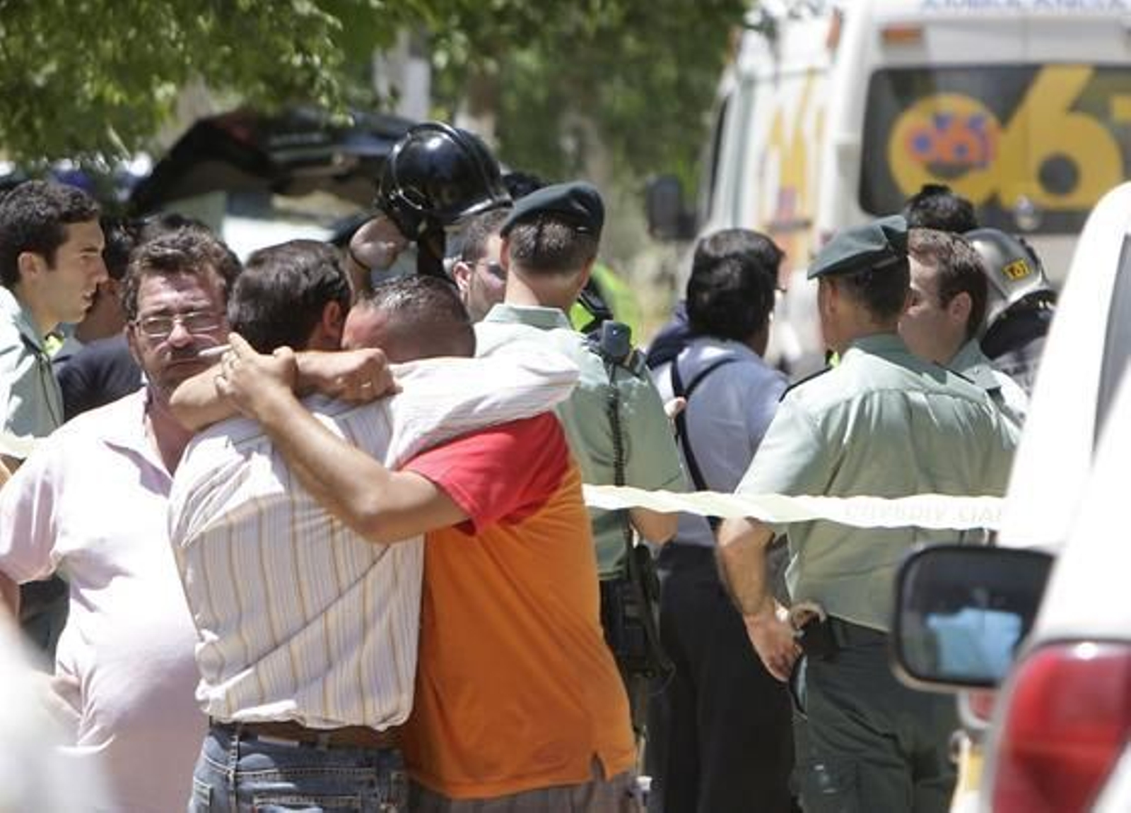 Una explosión en una pirotecnia mata a cuatro personas en Benacazón. / José Ángel García