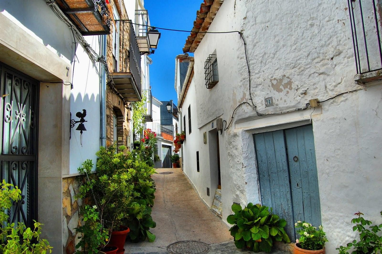 La cuidada vegetación de sus calles le ha valido el título 'Flor de Andalucía' en la categoría de cuatro flores. La cuidada vegetación de sus calles le ha valido el título 'Flor de Andalucía' en la categoría de cuatro flores.