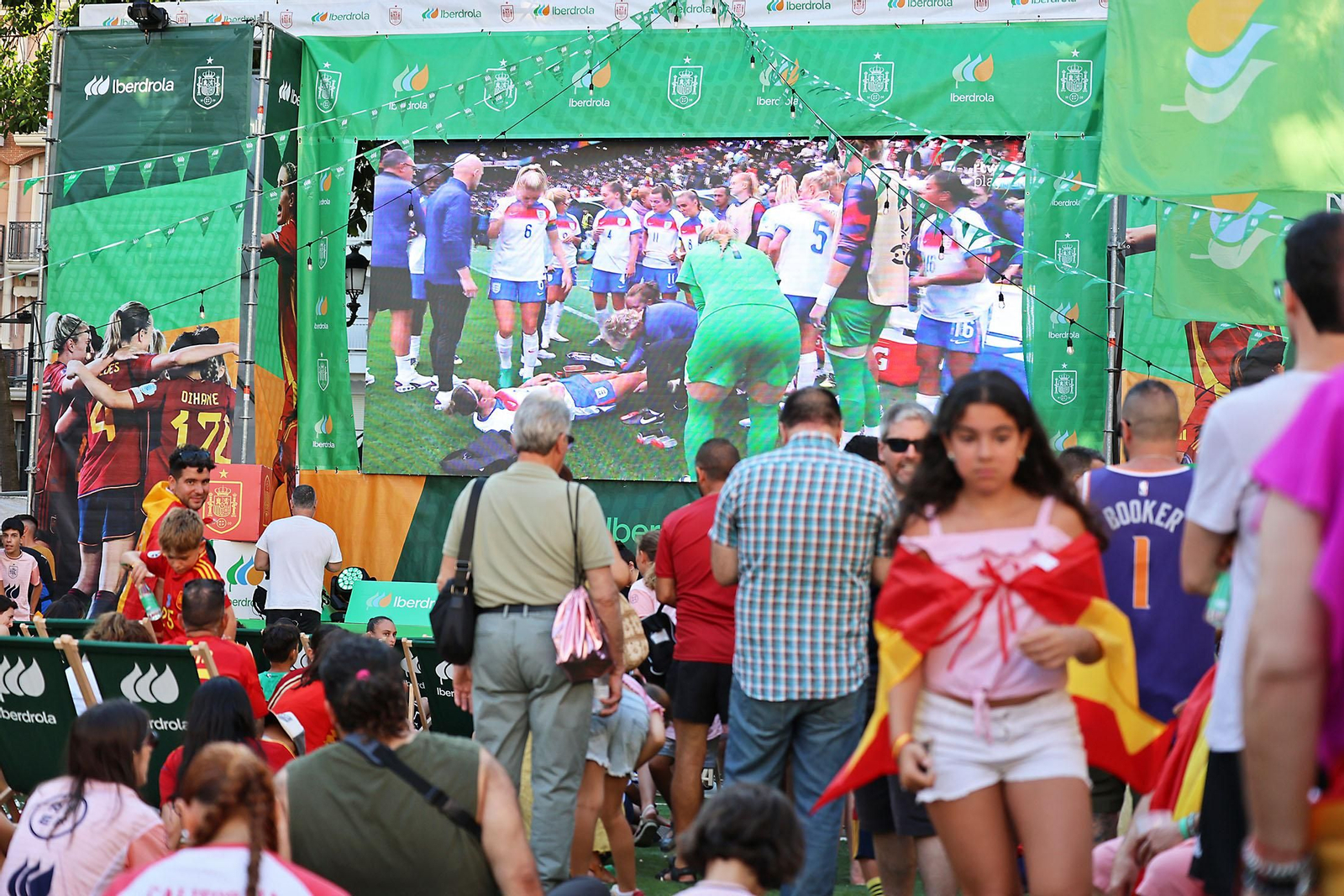 Imágenes de la Fan zone en Huelva de la Final de la Eurocopa entre Inglaterra y España Imágenes de la Fan zone en Huelva de la Final de la Eurocopa entre Inglaterra y España