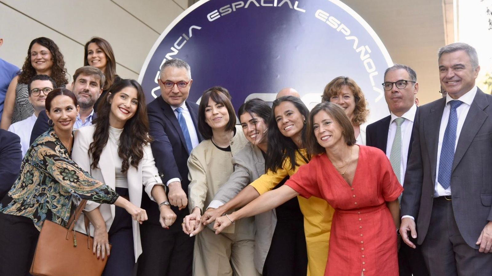 Equipo de profesionales que conforman la Agencia Espacial Española.