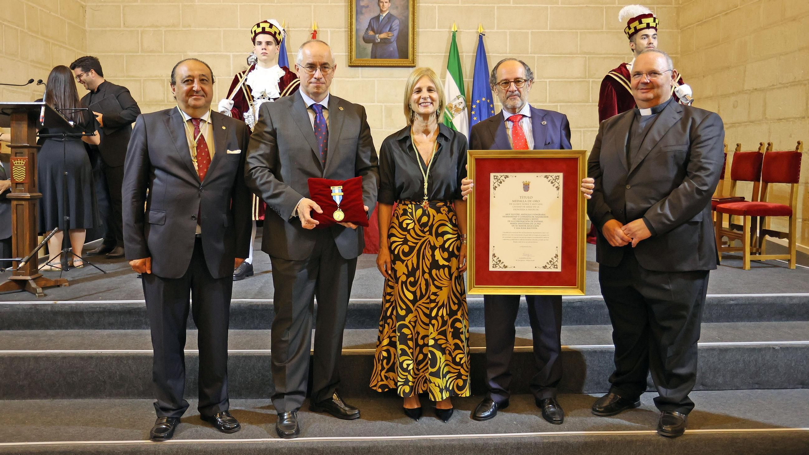 Imágenes de la entrega de la Medalla de Oro de la Ciudad de Jerez a la Hermandad de la Coronación
