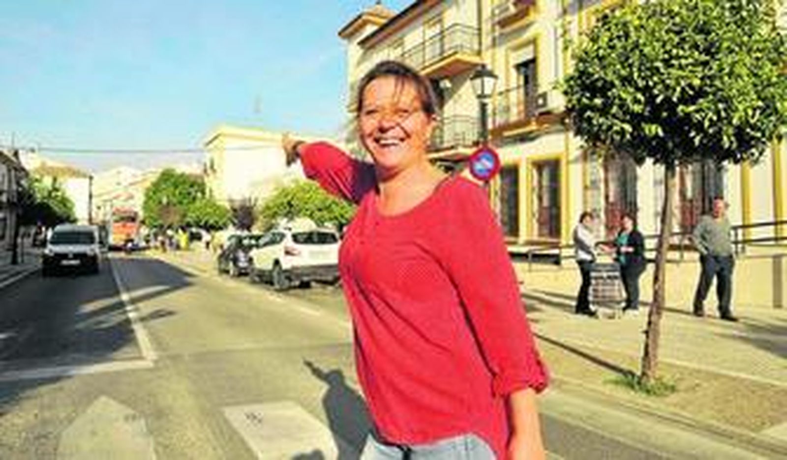 Pepi Cabezas, el pasado viernes en la calle de Olvera en la que una noche de 1974, cuando tenía 14 años, vio un ovni cuando iba hacia su casa con su padre y su madre.