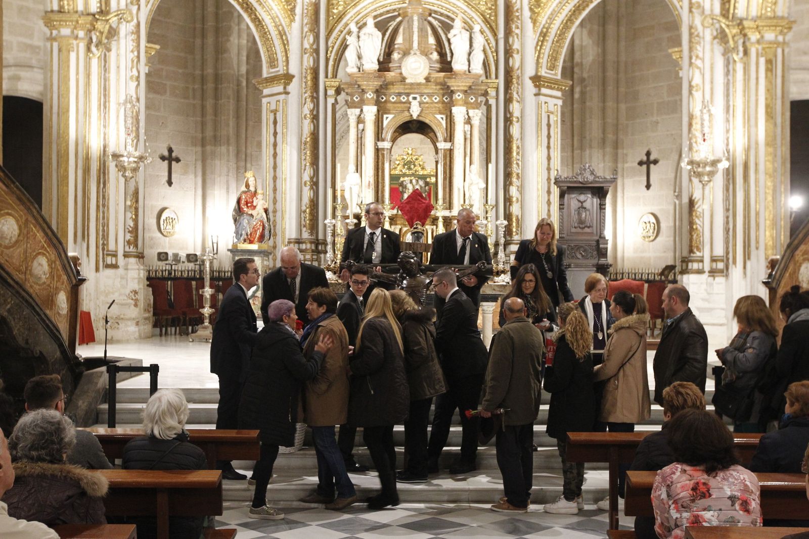 Imágenes Via Crucis Santo Cristo de la Escucha. Semana Santa Almería 2019