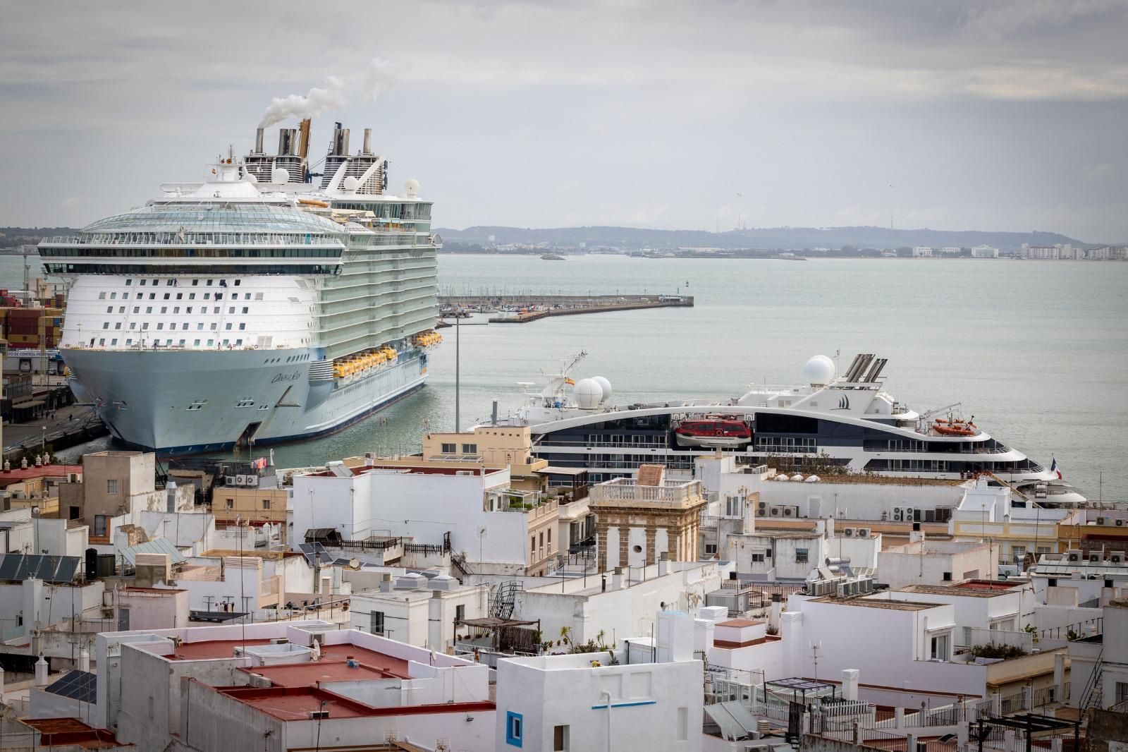 Imágenes de los cruceristas que han llegado a Cádiz este 1 de mayo festivo