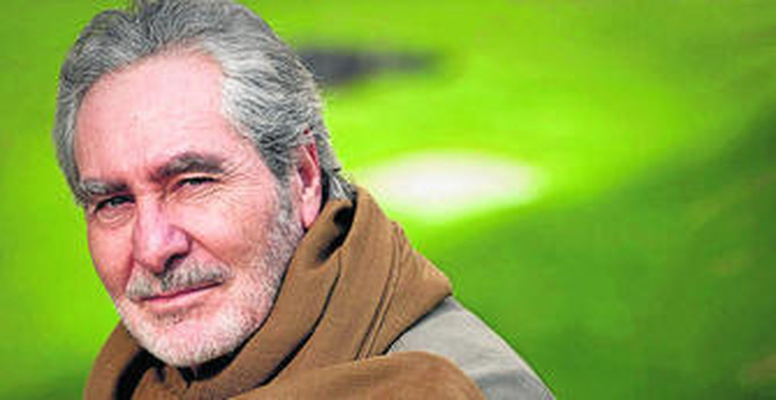 1. Ilustración sobre la figura de al-Jatib, que vivió una época gloriosa de Granada en la que se construyeron edificios que han llegado con pleno vigor al siglo XXI como el Palacio de la Madraza. 2. El autor toledano vuelve a poner a Granada como protagonista de sus novelas.