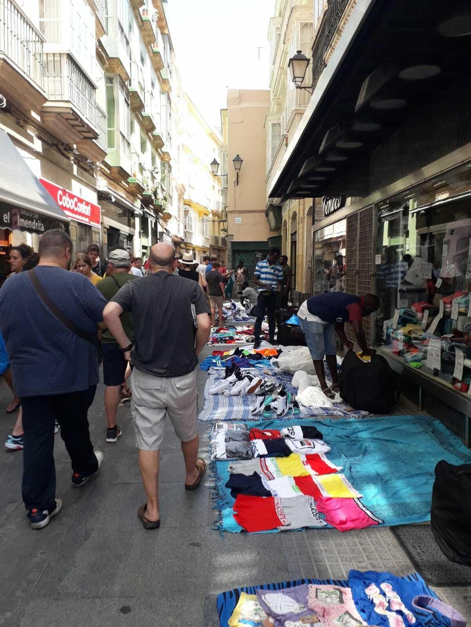 La calle Compañía, repleta de vendedores y paseantes.