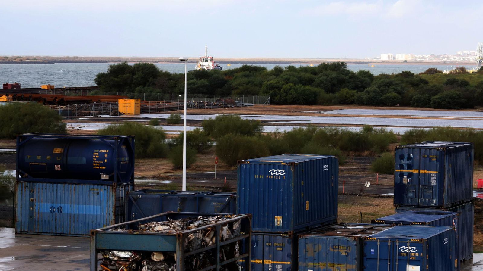 Contenedores en la nueva superficie de Yilport.