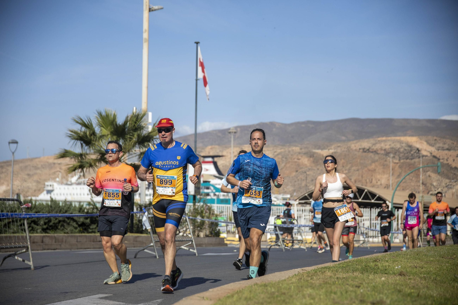El Medio Maratón de Almería 2025, en imágenes
