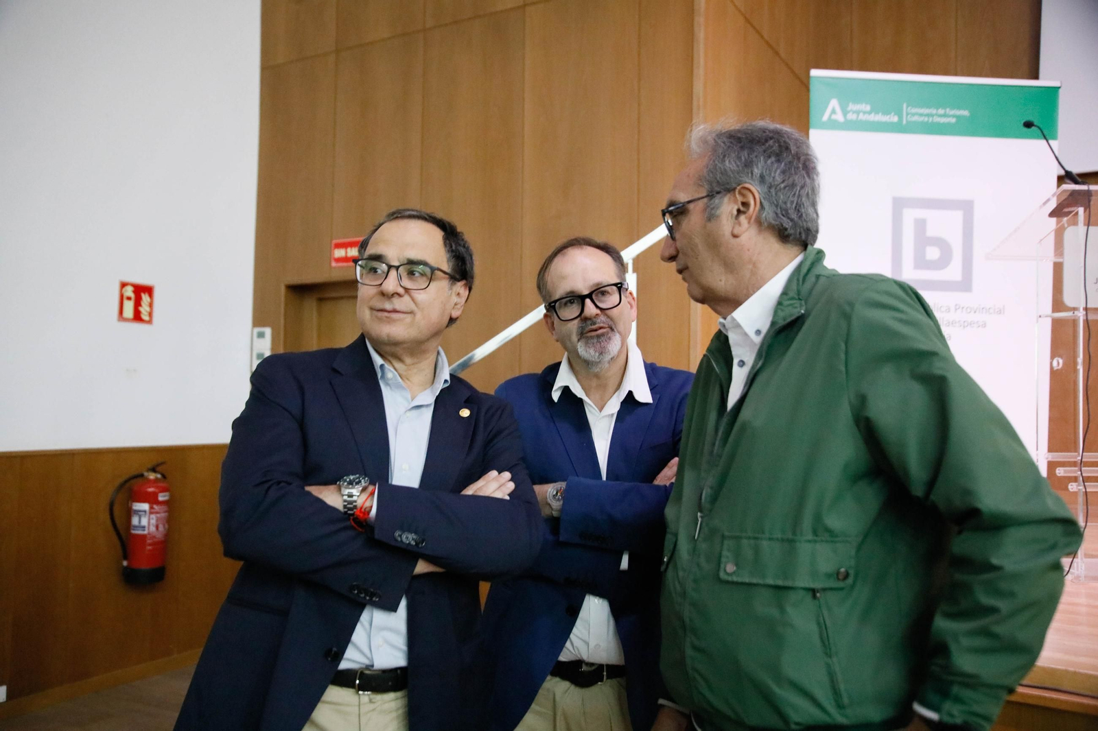 Imágenes de la presentación del documental "Almagrera, un sueño minero" en la biblioteca Villaespesa de Almería