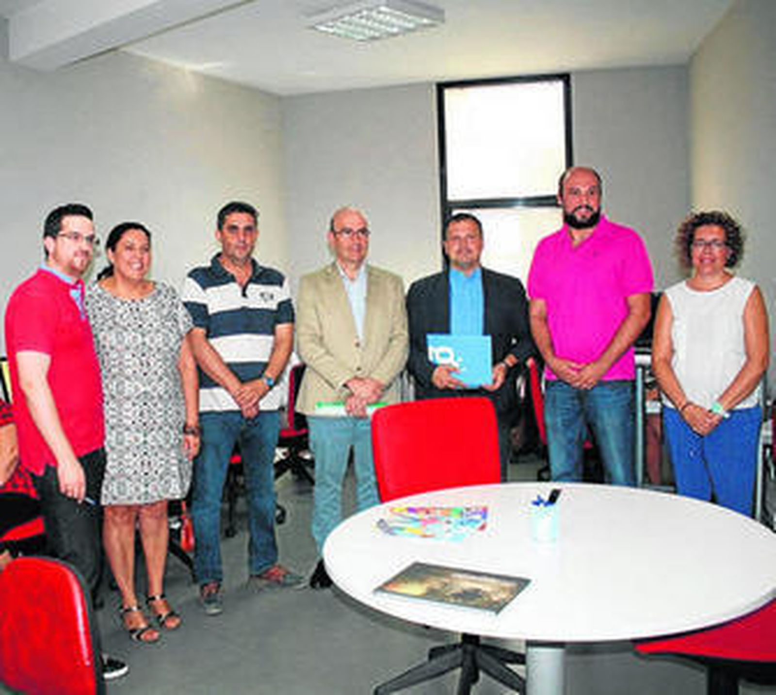 Las autoridades, durante su visita al servicio.