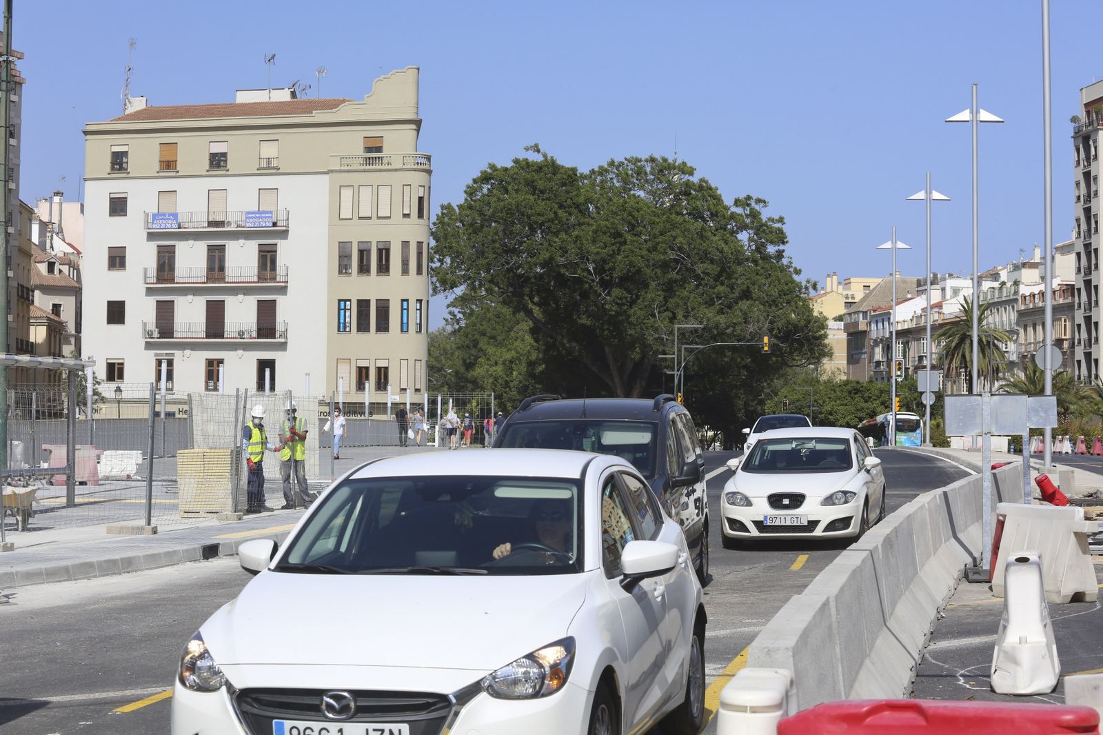 El puente de Tetuán abre al tráfico tras casi 5 años cerrado por las obras del Metro de Málaga.