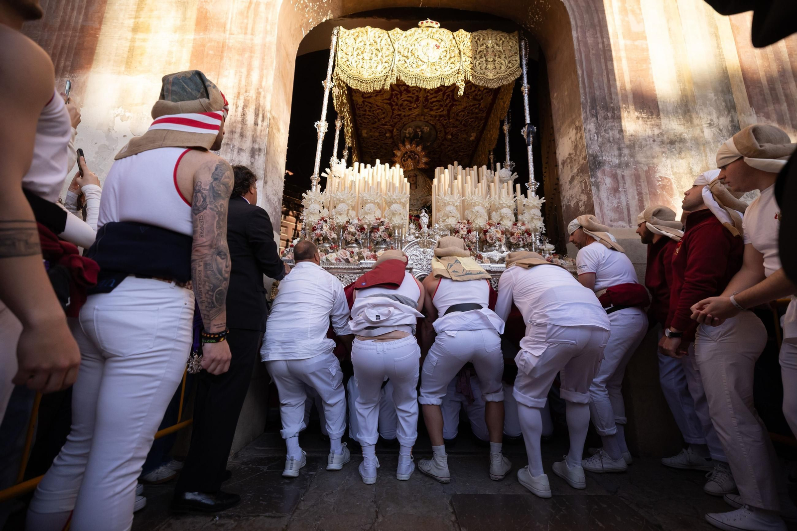 Así vivió granada la salida de la Hermandad del Rosario 2025