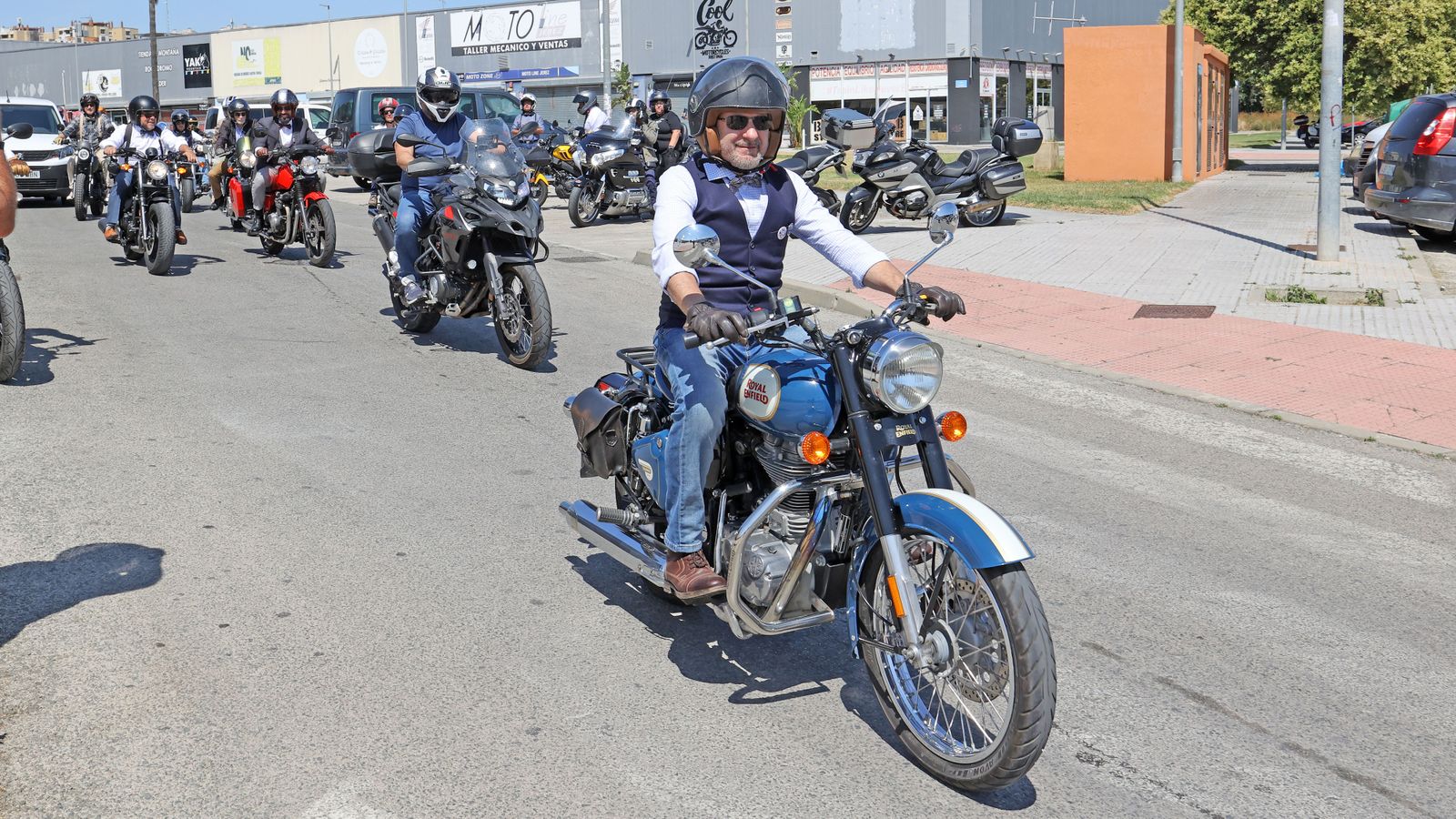 Búscate en el evento motero solidario "The Distinguished Gentleman´s Ride" en Jerez