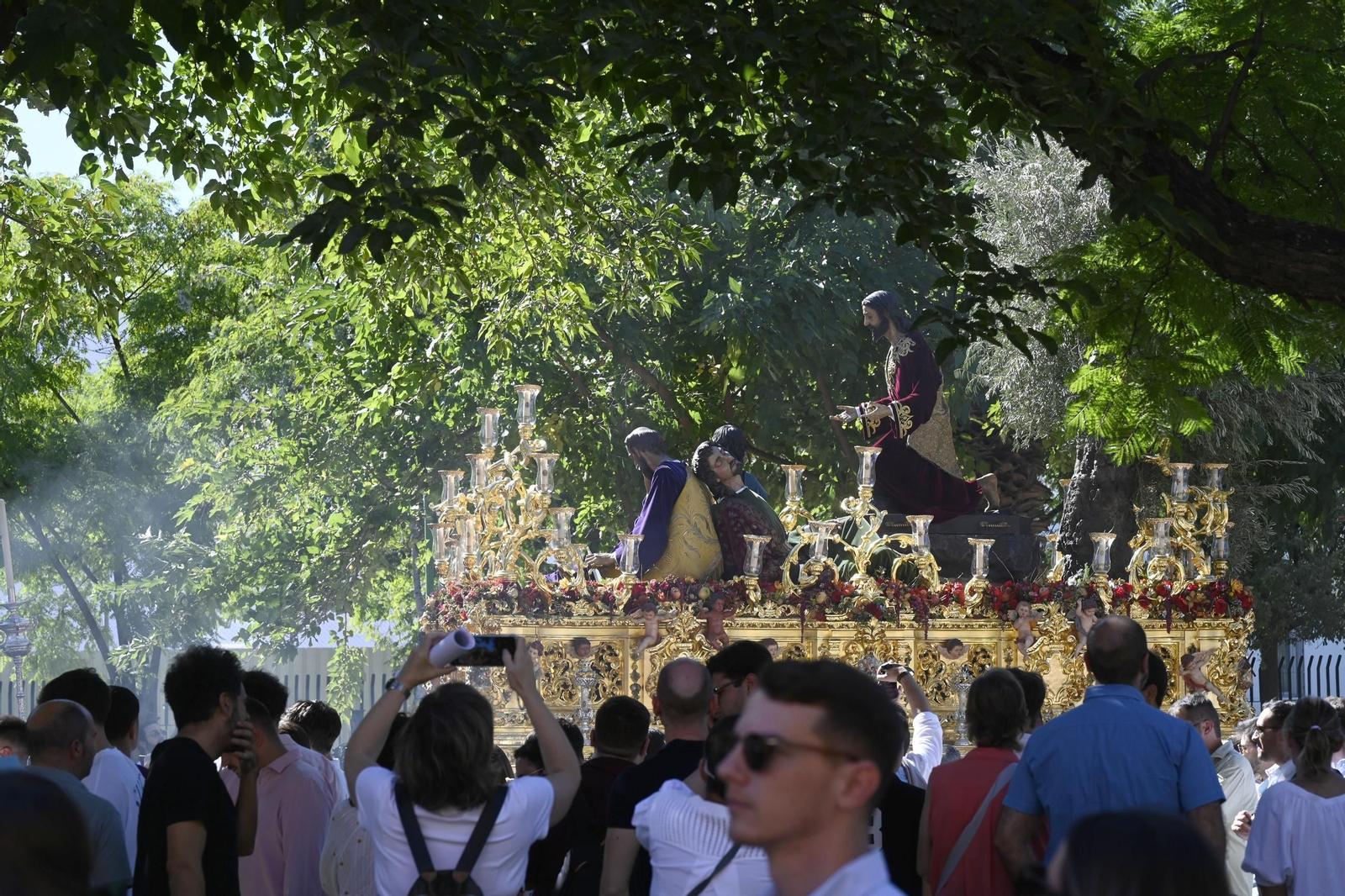 La cofradía de la Oración en el Huerto de Cabra, en el Vía Crucis Magno de Córdoba