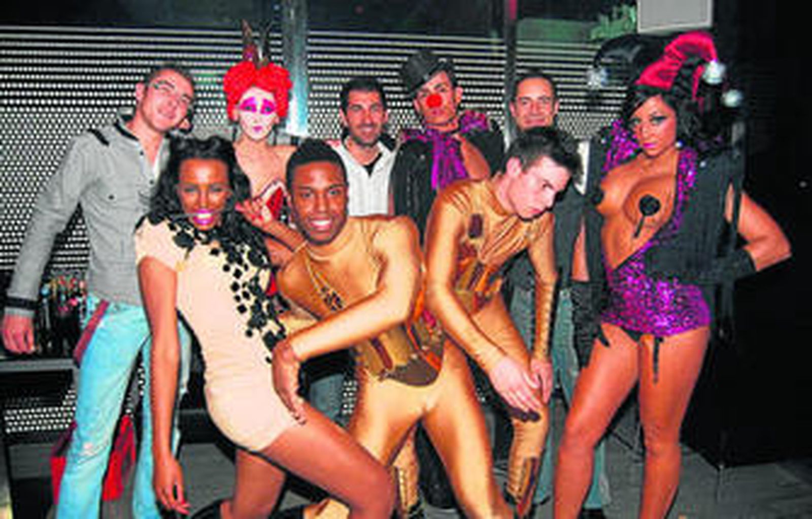 Música electrónica y notas de saxofón en la fiesta aniversario de Espiral FM