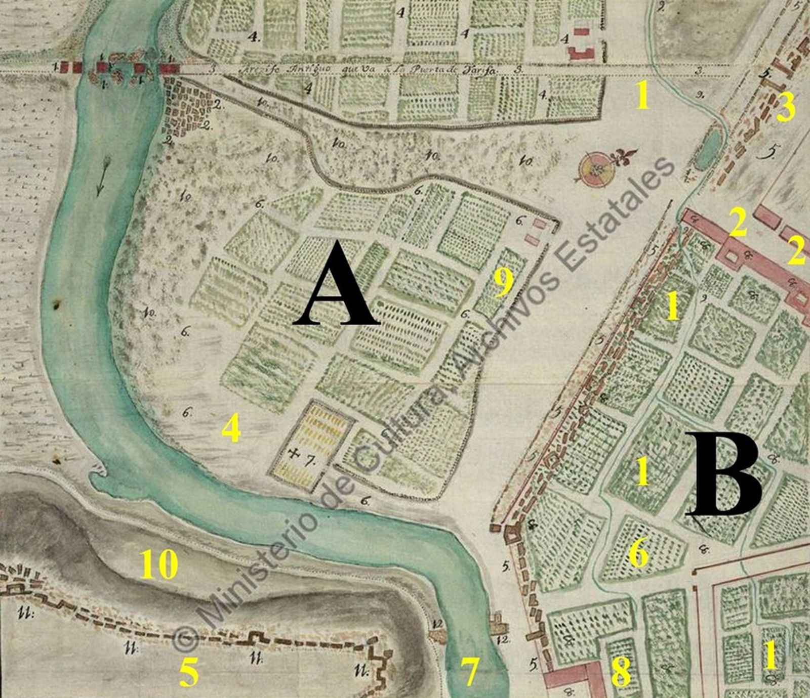 La letra A indica el Realejo en si y la B las propiedades de Joseph López. Con números en amarillo hemos señalado:1. Trazado del canal de riego; 2. Casas de López en la calle Tarifa; 3. Puerta medieval de Tarifa; 4. Cementerio del Realejo; 5. Sector de la actual Villa Vieja; 6. Eje viario que comunicaba la calle de Tarifa con los restos del otro puente; 7. “Puente pequeño” que en la edad media comunicaba ambas villas; 8. Casas de López, junto al río; 9. Casas en el Realejo; 10. Camino entre la actual Villa Vieja y el río, antecedente de la actual calle Aníbal, el popular “Callejón de la Vieja”.