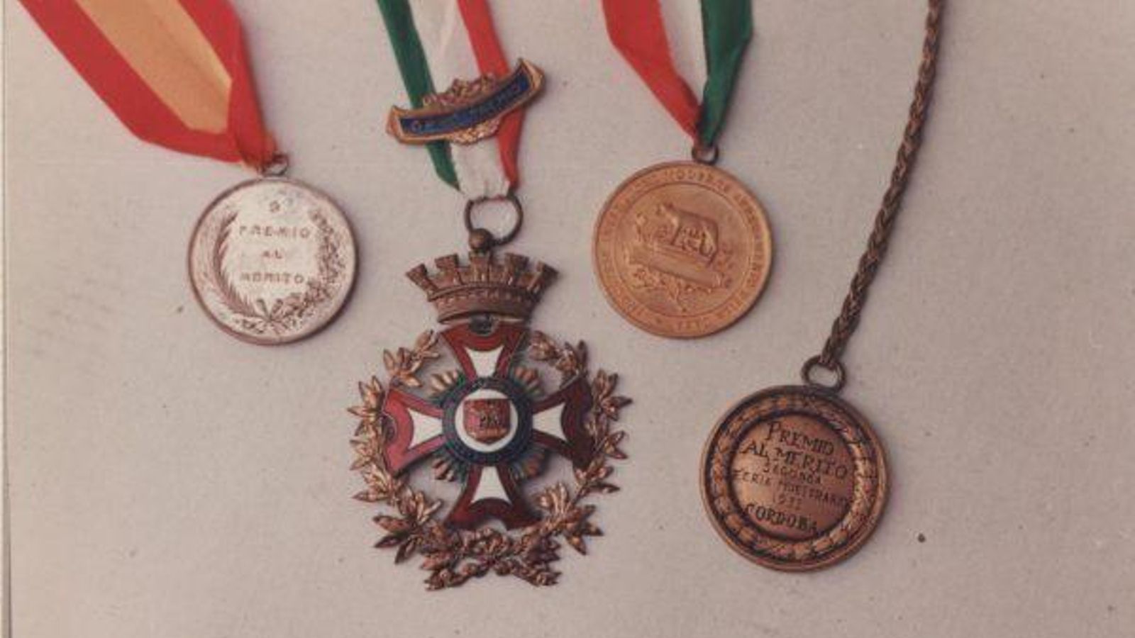 Medallas históricas ganadas en diferentes concursos.