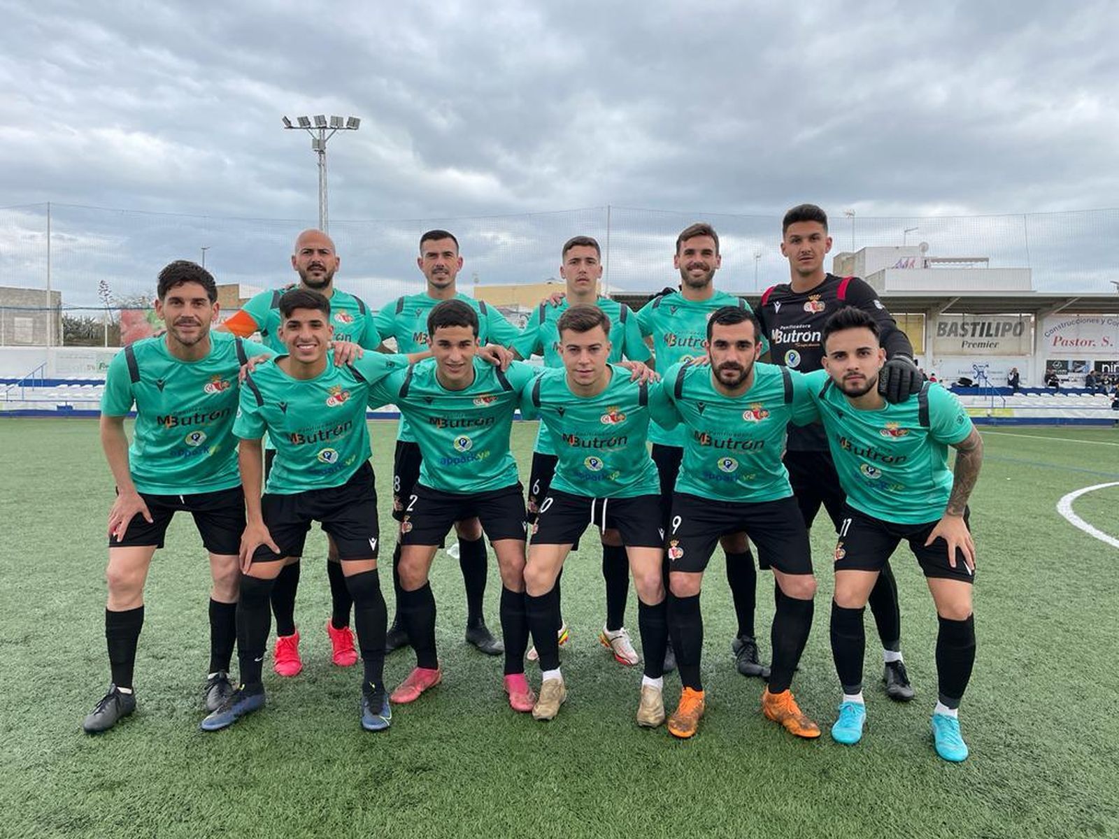 El conjunto chiclanero lució la segunda vestimenta en su visita a El Viso del Alcor.