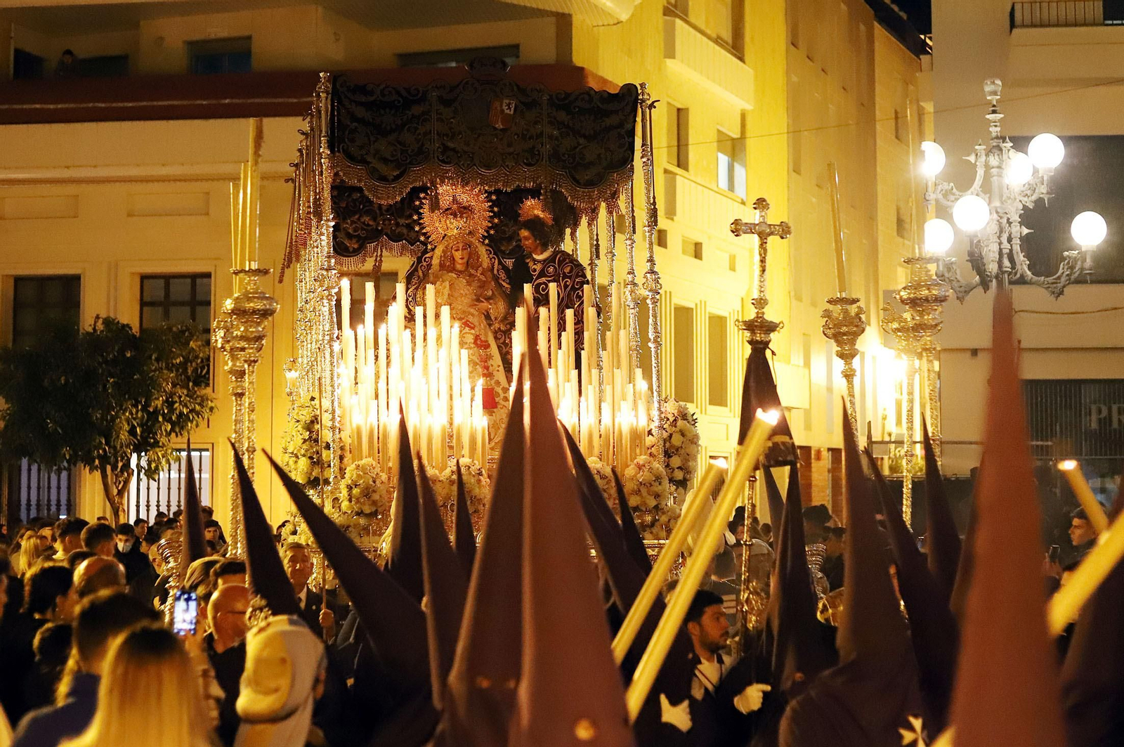 Imágenes del Nazareno en la madrugá de Huelva