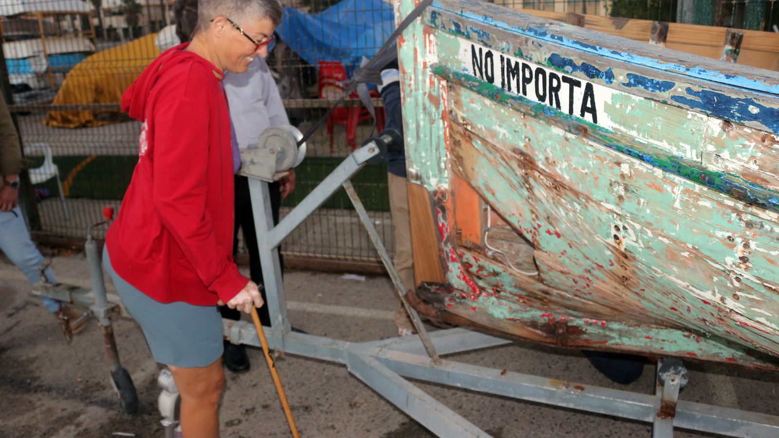 Leen Geelen, junto a la jábega