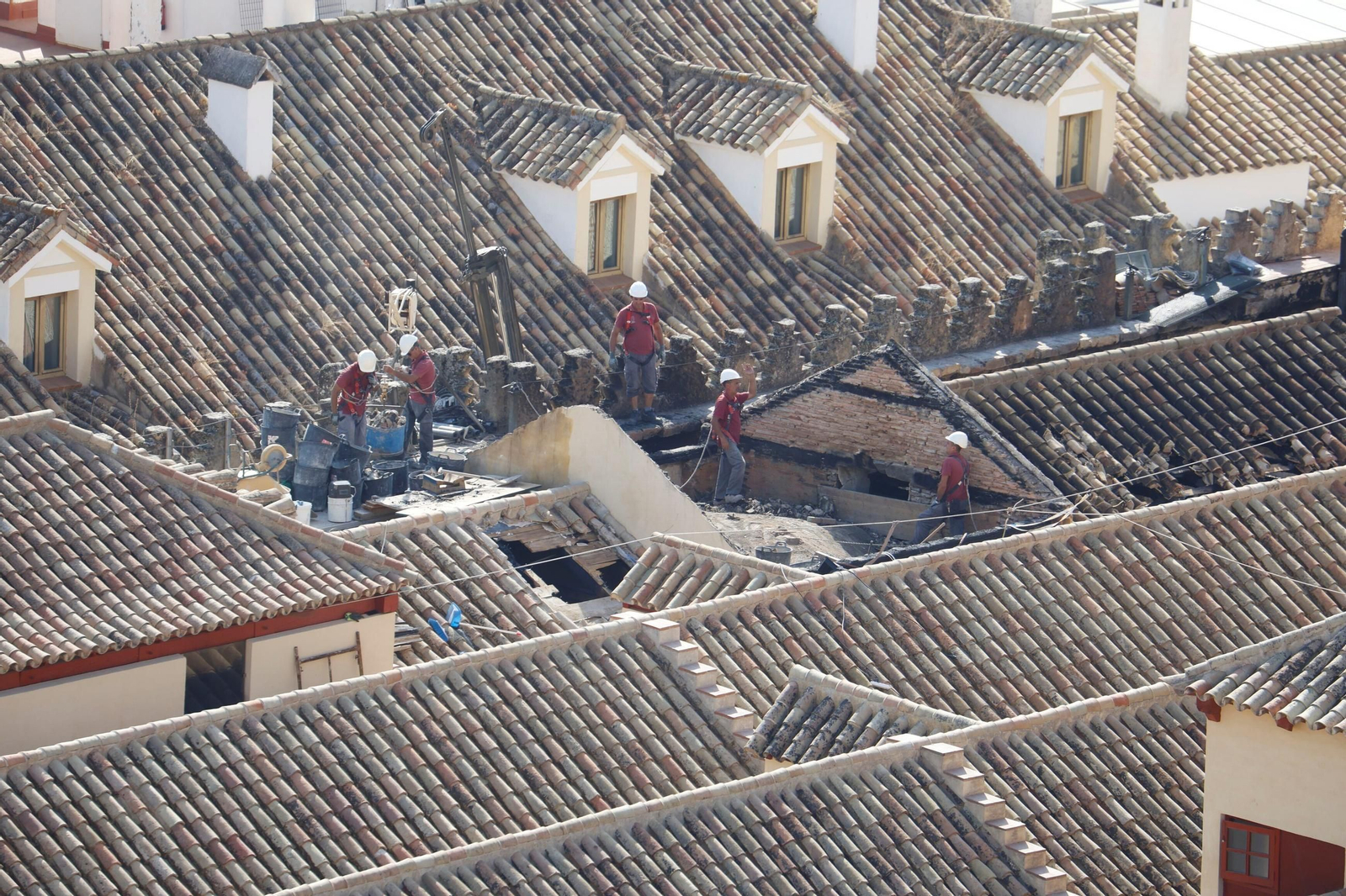 Los trabajos en la Mezquita-Catedral para supervisisar y evaluar los daños, en fotos